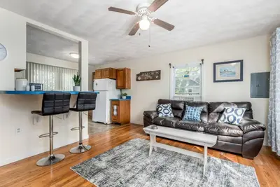 Image de Seaside Splendor: 4br Residence Close to Beach