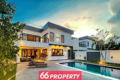 Image de Luxury Villa in Green Community. 10 min from Old City\/ Airport.
