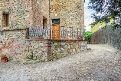 Image de Ferme à Gambassi Terme avec piscine et vin