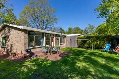 Image de Bungalow près de plage avec jardin