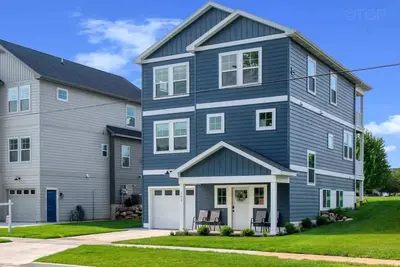 Image de Trailside Treasure | Pool | Near Lake and Downtown | Hiking & Biking Trail