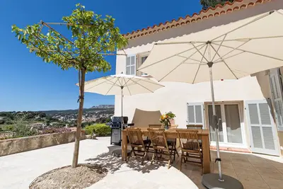 Image de Villa sur les vignes et grande piscine à Cassis