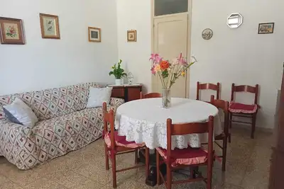 Image de Comfortable facility in quiet setting. Large outdoor space, a few kilometers from the sea
