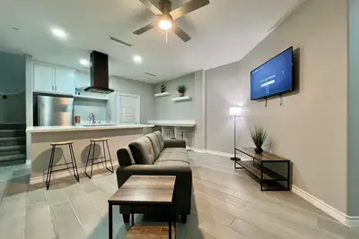 Image de Villa Escondida #2 -2bd- Straight Shot to SpaceX!
