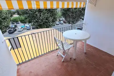 Image de Charmant Appartement à 600m de la Plage avec Balcon et Climatisation