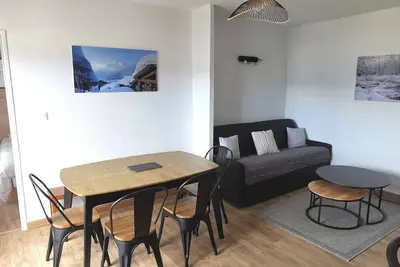 Image de Bel Appartement 4 pièces rénové, 3 chambres, 2 terrasses, parking, cuisine équipée, Les Angles