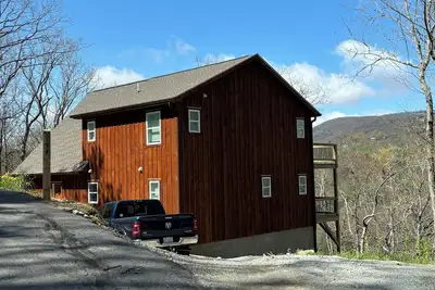 Image de A newly constructed. The Retreat at Rhododendron Ridge. A Blowing Rock Beauty! !
