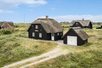Image de Maison confortable à Blåvand avec sauna
