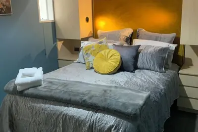 Cosy Central City Apartment\nLocated in a Heritage Building