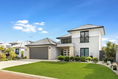 Image de 2 Story luxury beach house