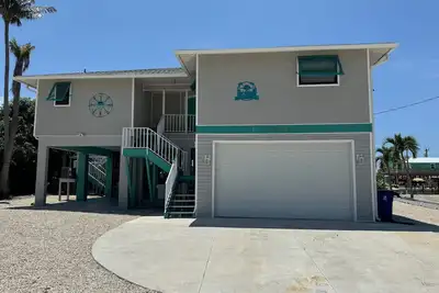 Image de Pool home with Dock