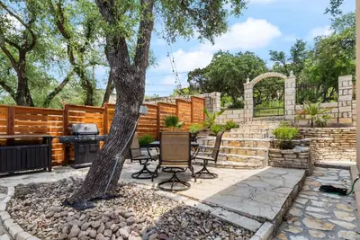 Image de Lakeway - Cedar St #B