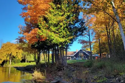 Image de Remodeled lodge on 73 acres with 1\/2 mile riverfront in Michigan's Up wilderness