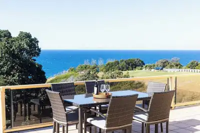 Image de Coastal Chill - Oceanview Rooftop Getaway