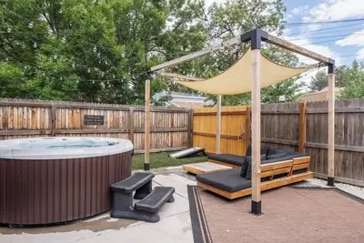 Image de Urban Hot Tub Oasis | Ev Charger | Walk to RiNo