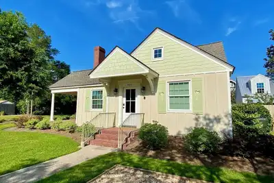 Image de Recently renovated & beautifully decorated home close to downtown Moultrie!