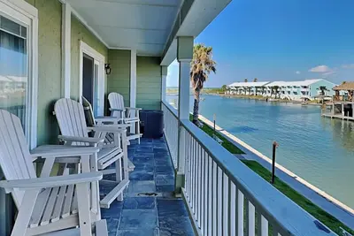 Image de Kontiki Beach Resort #222 | Access to Bay & Pool!