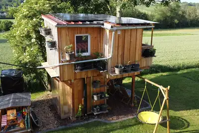 Image de Sleeping on stilts in our tree house
