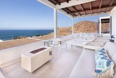 Image de Stunning Beachfront Residence with Resort Perks