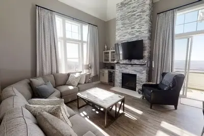 Image de Luxury 3 Br in Seneca with Breathtaking View! by RedAwning
