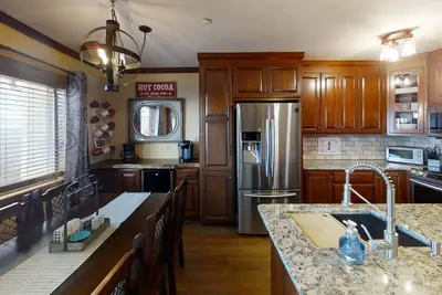 Image de Inviting 3br Alpine Retreat at Summit by RedAwning