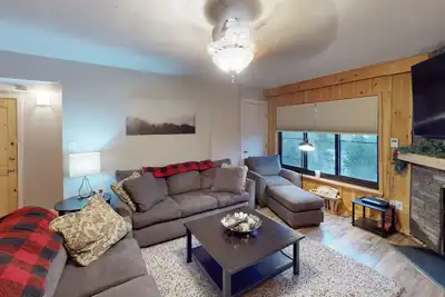 Image de Cozy & Inviting 1br Silvercreek Loft by RedAwning