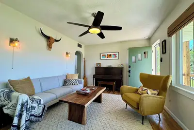 Image de Ohwyhee Cottage : Cozy Mid-Century Hideaway