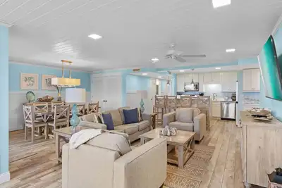 Image de 3br 3ba Bright & Beautiful 'Newly Renovated' Beach Condo! ! Water and Sunset View