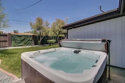 4br with Jacuzzi, Patio lounge & Games |Phoenix Dt