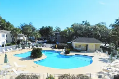 Image de Comfortable two bedroom downstairs condominium