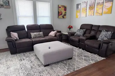 Image de 2 miles from the beach & casino. 10 miles from Michigan