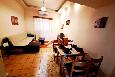 House with yard Subway 5min walk from subway Athens Center