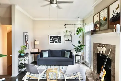 Image de 4 Story Bunkhouse in the Heartbeat of Atlanta w/Atlantic Station Skyline Views