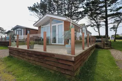 Image de Gentle Tide (L46), pet friendly, with hot tub in Little Haven