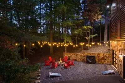 Image de Pet-Friendly Cozy Cabin w/Game Room & Hot Tub