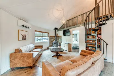 Image de Peaceful Concord Cabin Near Parks & Hiking!