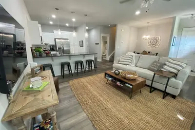 Image de The Copia on Moore-Spacious townhome just 3 miles to U of A, located off of I-49