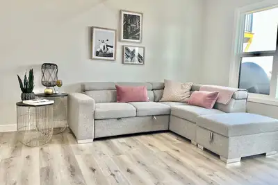 Image de Livingston Gem: 5br Home with Chef's Kitchen