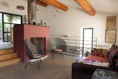 Image de Ménerbes, Maisons au cœur du village. Piscine, terrasses charme et authenticité