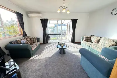 Image de Sunny & Warm Fully Furnished 3 Bedroom House