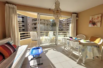 Image de Beau T3 traversant - Front de mer - 100m Plage - Parking privé - 2ème étage