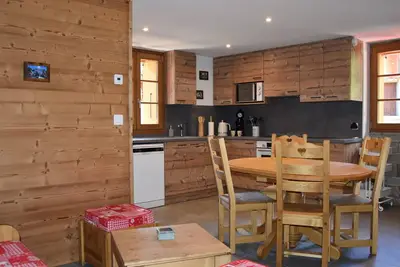 Image de Charmante grange rénovée, 4 pers, proche Pralognan, balcon, poêle à bois, randonnées et navette ski