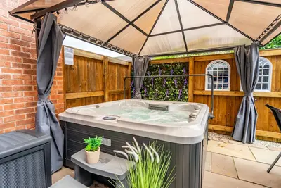 Image de The Ebor House  - sleeps 7 guests in 3 bedrooms with hot tub