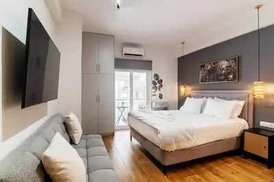 Image de Athenian Studio with Balcony