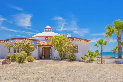 Image de El Perico Bizco: Enjoy the oceanview in this spacious home steps from beach