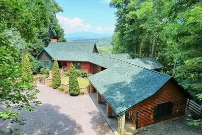 Image de Stunning Home with Lake and endless Mountains Views