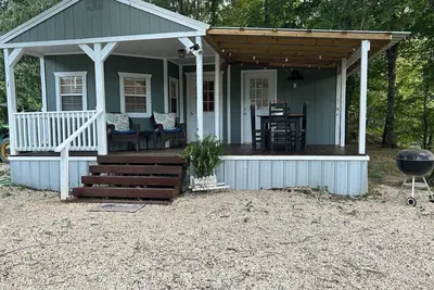 Image de Cozy Last Resort Cottage located on Gun Shute Island off the Alabama River.