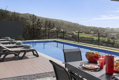 Image de Great spacious tranquil 5-bed villa | VistaSerena