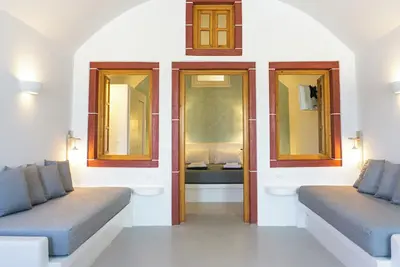 Santorini Superior Cave House (1)