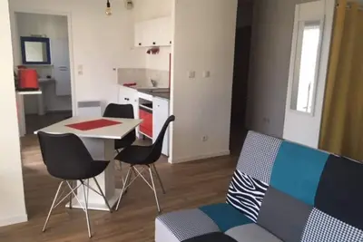 Image de Beau studio meublé à La Suze. Idéal étudiants et déplacements professionnels
